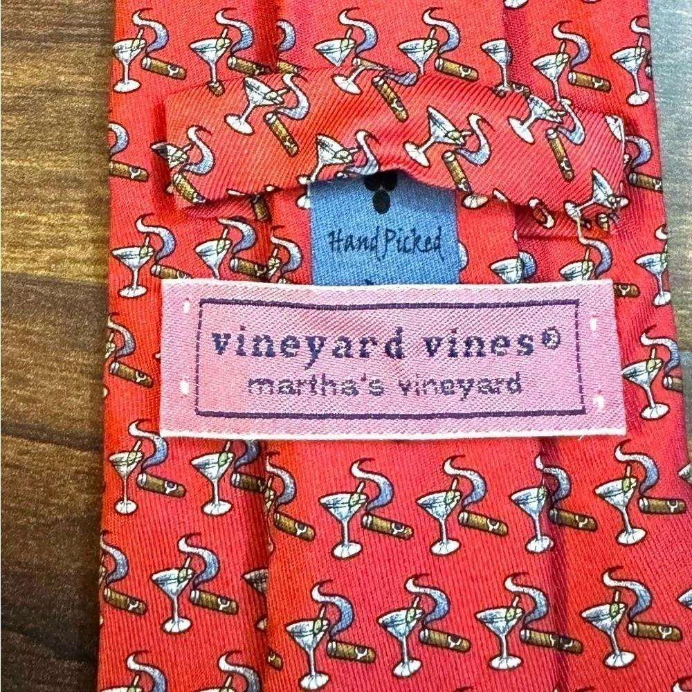 🍁END of YEAR SALE🍁VINEYARD VINES 100% Silk Red Printed Necktie Handmade in USA